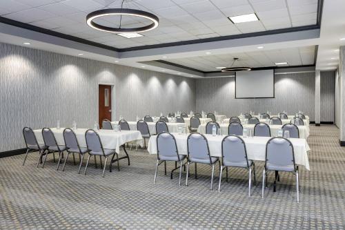 Holiday Inn Quincy an IHG Hotel - image 26
