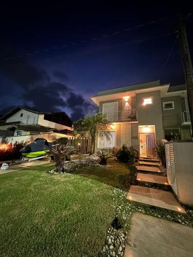 Lindo Sobrado com 3 Dormitórios- Condominio Morada da Praia – khách sạn tại Praia da Boraceia