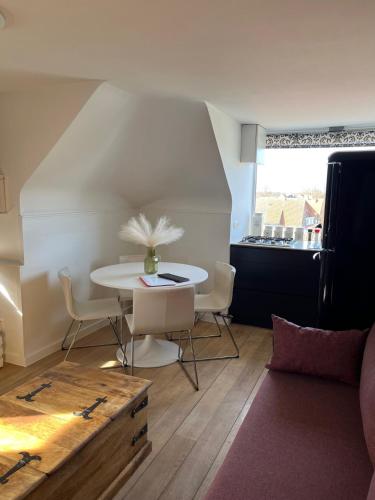 ห้องครัว, Maison Anna Clara - stijlvol gerenoveerd appartement met parkzicht in Nieuwpoort in นิวพอร์ต