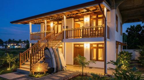 숙소 외관, Wimal Wood Stock Surf House in 웰리가마