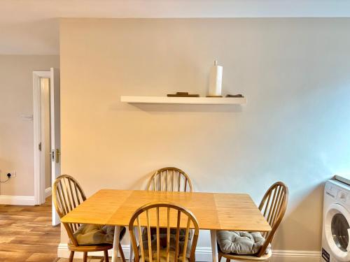 Harbour Haven Cobh- Sea & Cathedral View Apartment in 科布
