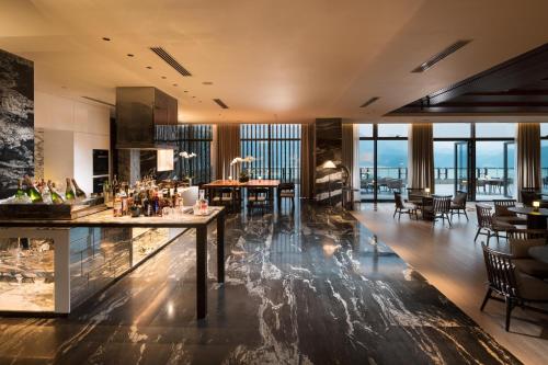bar/salon, Conrad Hangzhou Tonglu in okrožke Tong Lu