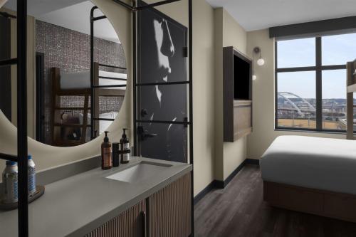 3 king beds, 3 bunk beds
