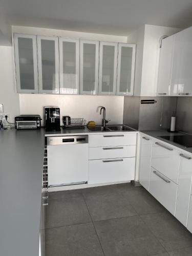 House for 7 people with parking, near Versailles & Paris in Лувесь'єнн