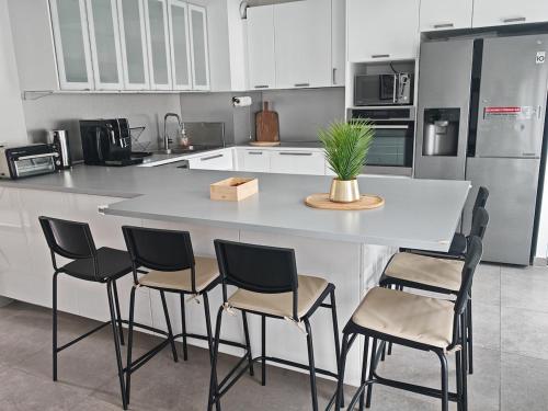 House for 7 people with parking, near Versailles & Paris in Лувесь'єнн