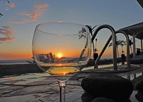Kert, House of Singing Whales - Big Island Vacation Villa in Hawaii - 28 night minimum in Kawaihe (HI)