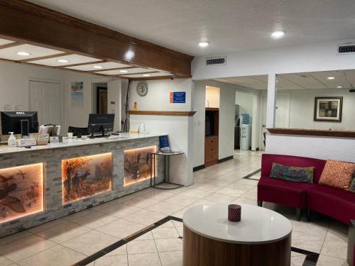 Woodward Inn & Suites