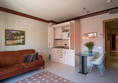 Apartaments Suites Sant Jordi - image 8