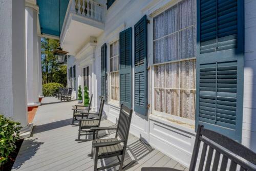 Greek Revival 8br/6.5b w/ Kitchen-35 Min to U of Alabama! in Eutaw (AL)