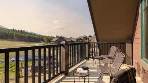 Twin Chutes by AvantStay Beautiful Ski in Ski out Condo w access to Hot Tub Gym in Breckenridge, USA