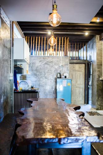 Kitchen, Sweet Life Guesthouse in Sang Kha Ou