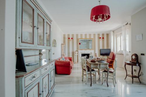 Villa Carla al Capitolo by MONHOLIDAY