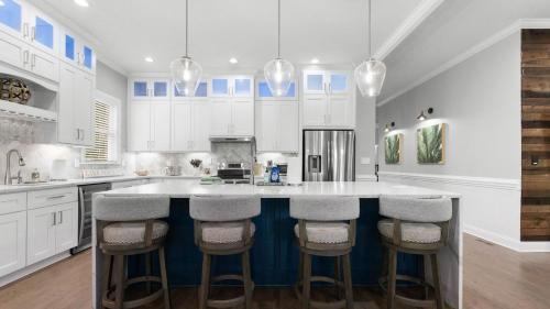 Laid Back Lake Life by AvantStay Waterfront View in Mooresville, USA