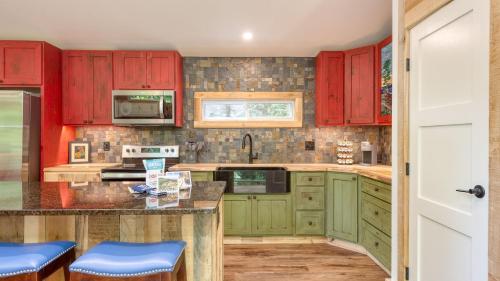 Artist’s Palette by AvantStay Colorful Retreat in Fairview, USA