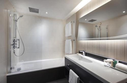 Hilton London Heathrow Airport - image 26