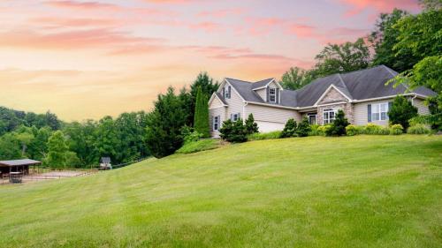 Fairview Vista by AvantStay - Fairview, NC