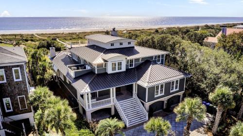 One Summer Dream by AvantStay Beachfront Ocean Views Private Pool in Isle of Palms, USA