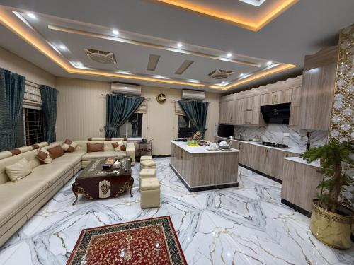 Royal Guest House - main image