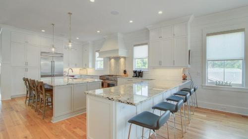 616 Carolina by AvantStay Ocean Views from Decks in Mount Pleasant, USA