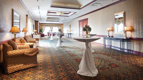 Hilton Garden Inn Milwaukee Northwest Conference Center - image 32