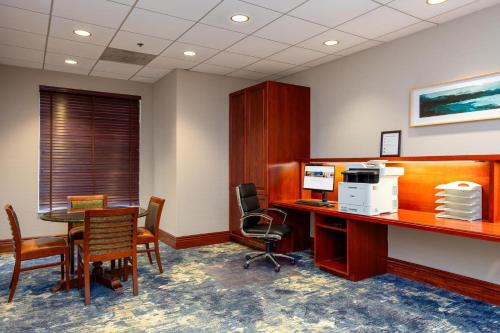 Hilton Garden Inn Milwaukee Northwest Conference Center - image 17