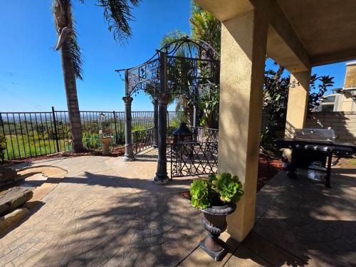 Southern California Residence with Views, Pool, Hot tub, Firepit, BBQ in Ocean View Hills