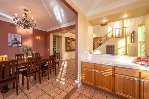 Southern California Residence with Views, Pool, Hot tub, Firepit, BBQ in Ocean View Hills