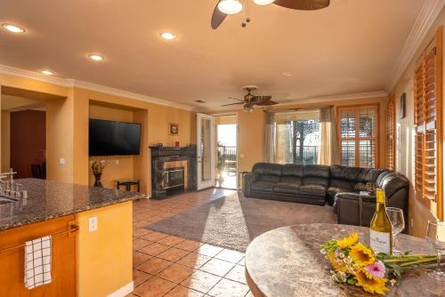 Southern California Residence with Views, Pool, Hot tub, Firepit, BBQ in Ocean View Hills