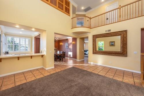 Southern California Residence with Views, Pool, Hot tub, Firepit, BBQ in Ocean View Hills