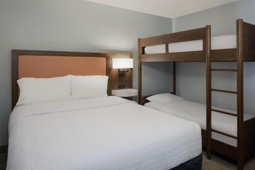 Hampton Inn & Suites Myrtle Beach Oceanfront - image 27