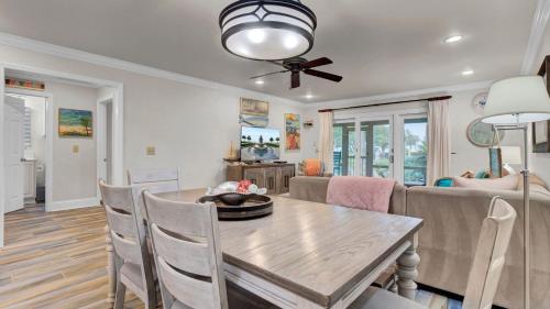 6C Mariners Walk AvantStay Easy Pool Beach Access in Isle of Palms, USA