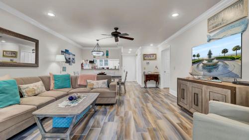6C Mariners Walk AvantStay Easy Pool Beach Access in Isle of Palms, USA