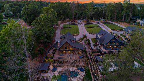 Black Bear Blue Heron by AvantStay 2 Lakefront Homes Sleeps 43 Pool Dock Theater in Lake Norman of Catawba, USA