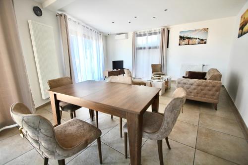 Villa avec vue - terrasse - parking in Irigny