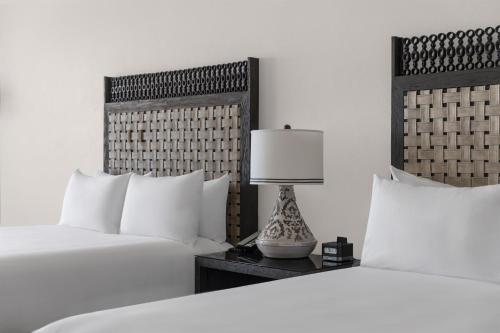 2 queen beds