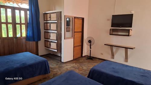 2 double beds, 1 twin bed