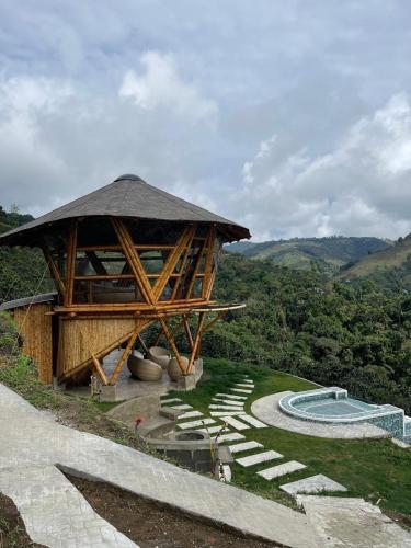 GLAMPING ENTRE MONTES Y CAFETALES in Santuario