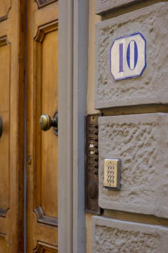 Arnobio Florence Suites - image 6