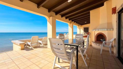 Charming 3-Bedroom Beachfront Home Bahia Delfin – khách sạn tại Las Conchas