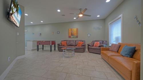 Ridley Retreat Community Pool Mins to the Beach Corpus Christi Port A in Padre Island, USA