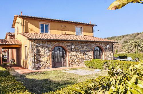 Зовнішній вигляд готелю, ISA-Residence with swimming-pool in Monteverdi Marittimo in Монтеверді Маріттімо