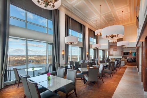 Pub/Lounge, Hilton Lac Leamy in Gatineau (QC)