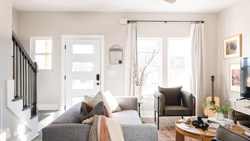 Stapleton McGraw by AvantStay 2 Units Sleeps 16 Spacious Home in Nashville in Nashville, USA