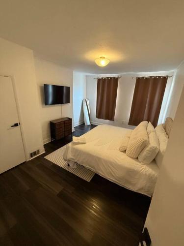 New * 3bd 2bath Free Parking w/ 500 MPBS Wi-Fi - image 3