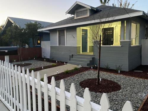 Classic California Bungalow Downtown – khách sạn tại Oleander Sunset
