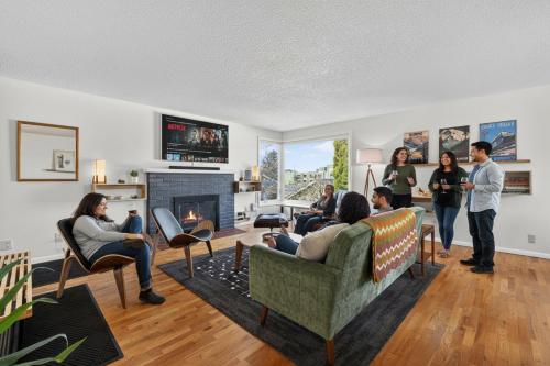 Rainier Beach 4BR and 2BA Modern Home 15 mins to WorldCup! – khách sạn tại Rainier Valley