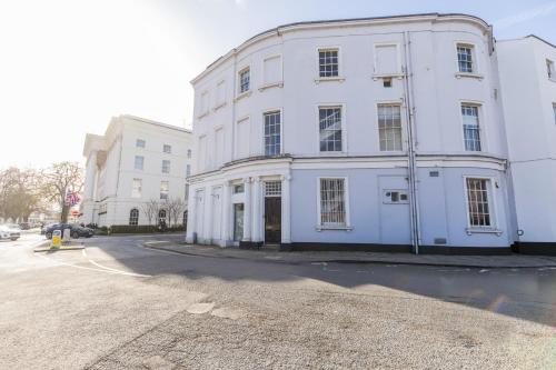 Luxury Apartments - 1 Queens Circus - image 24