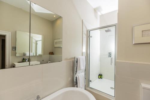 Luxury Apartments - 1 Queens Circus - image 21