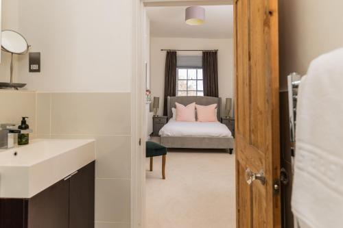 Luxury Apartments - 1 Queens Circus - image 19