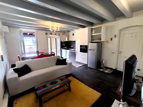 HOUSE 41, nuovo in borgo storico 4